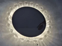 Grand miroir mural biseauté circulaire éclairé en lucite de glace fondue, années 1970