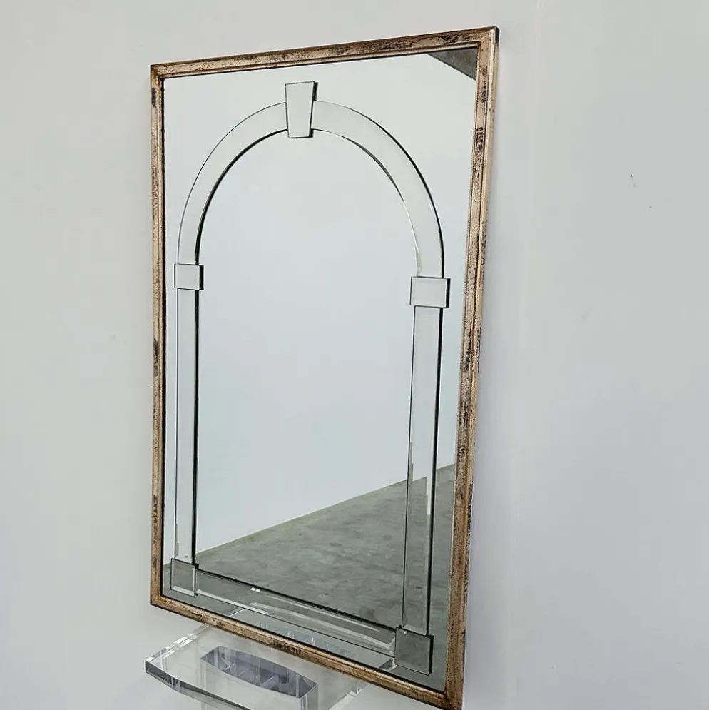 Grand miroir mural en verre biseauté de style Art Déco avec design d'arc architectural.