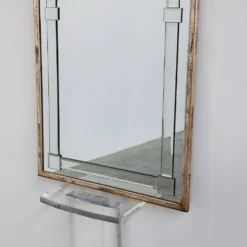 Grand miroir mural en verre biseauté de style Art Déco avec design d'arc architectural.