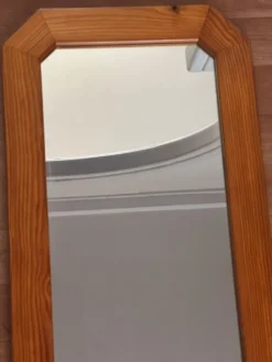 Grand miroir mural octogonal en pin, années 1970 – 103 × 40 cm