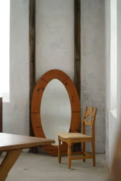 Grand miroir mural ovale en pin massif par Glasmäster Markaryd, Suède, années 1960