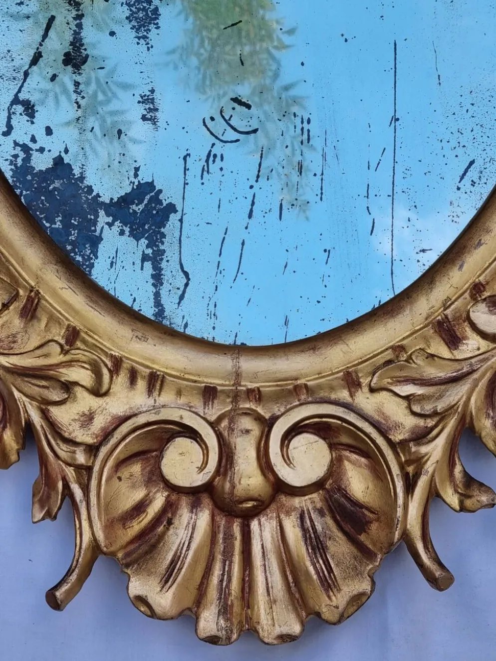 Grand miroir ovale doré, style Louis XV rocaille, fin XIXe, 114 x 66 cm