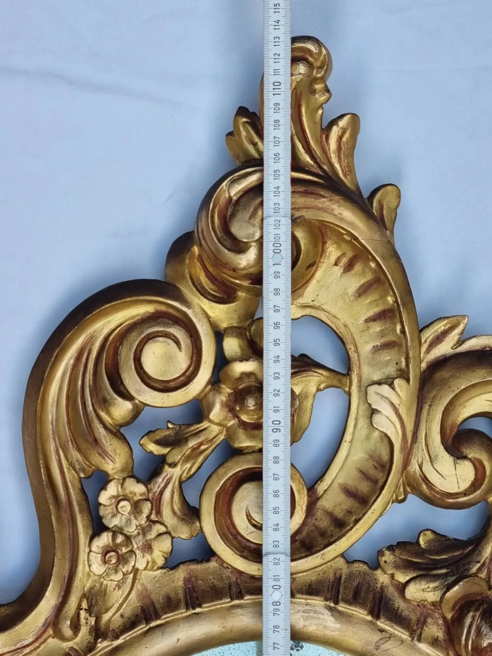 Grand miroir ovale doré, style Louis XV rocaille, fin XIXe, 114 x 66 cm