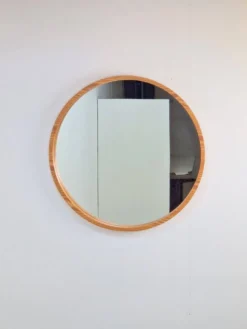 Grand miroir rond en pin du milieu du siècle, Danemark, années 1960.