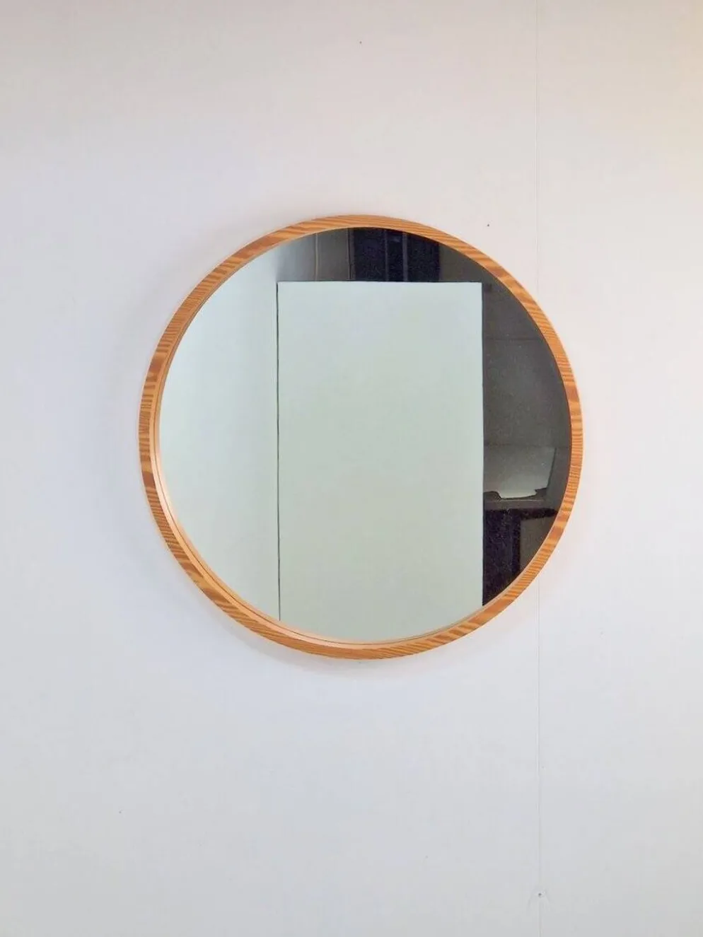Grand miroir rond en pin du milieu du siècle, Danemark, années 1960.