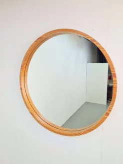 Grand miroir rond en pin du milieu du siècle, Danemark, années 1960.