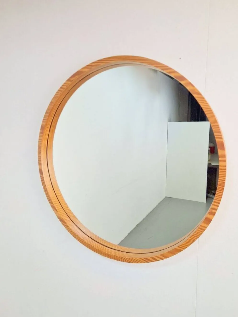 Grand miroir rond en pin du milieu du siècle, Danemark, années 1960.