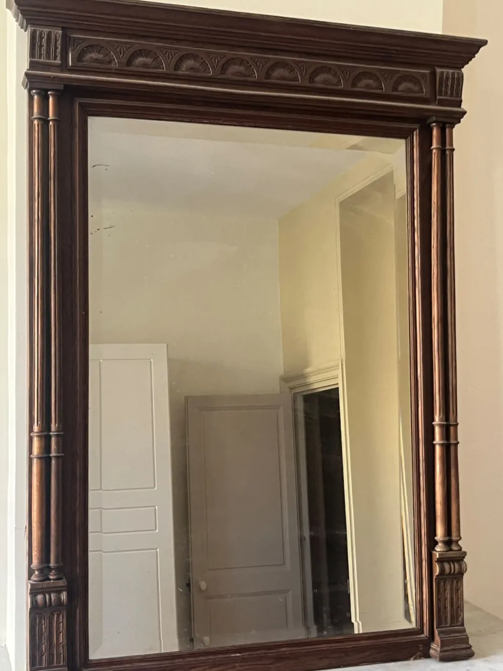 Grand miroir trumeau ancien en bois sculpté – style XIXe / néoclassiqu
