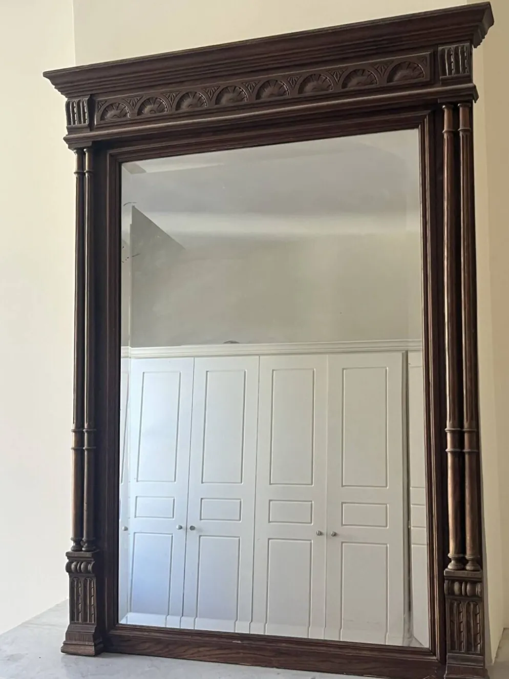 Grand miroir trumeau ancien en bois sculpté – style XIXe / néoclassiqu