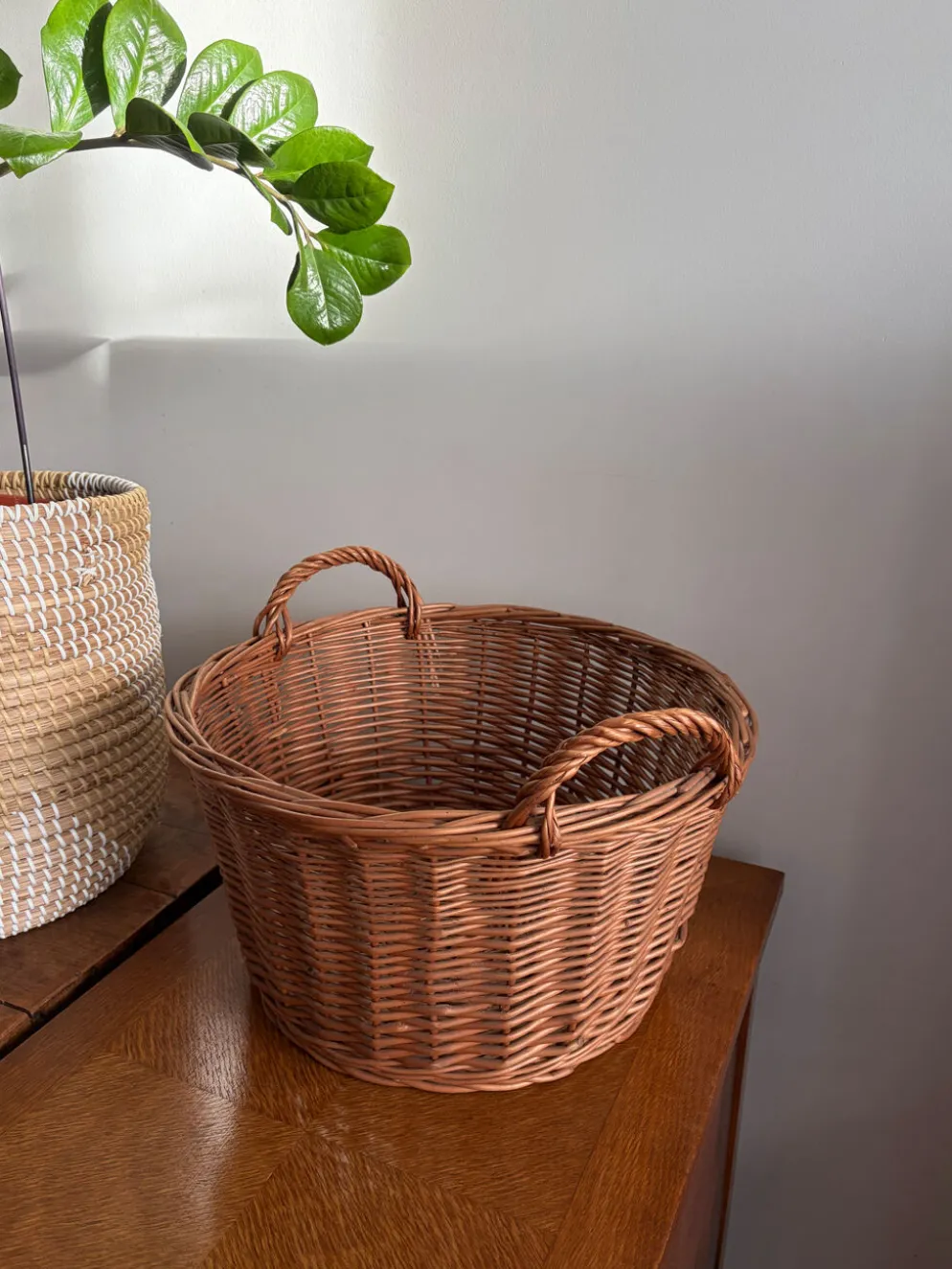 Grand panier en osier tressé 41 cm – panier rangement déco