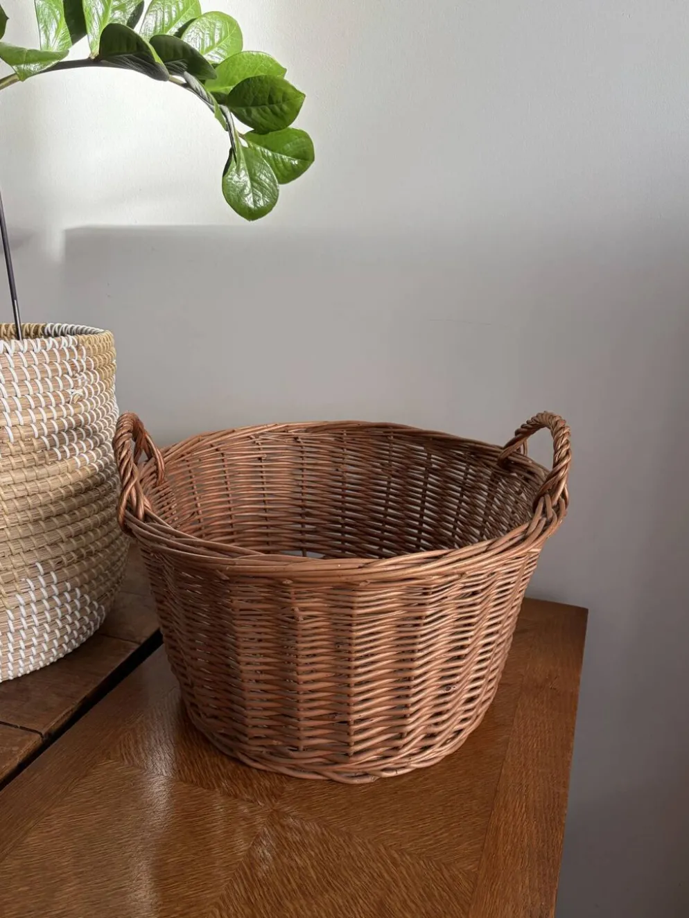 Grand panier en osier tressé 41 cm – panier rangement déco