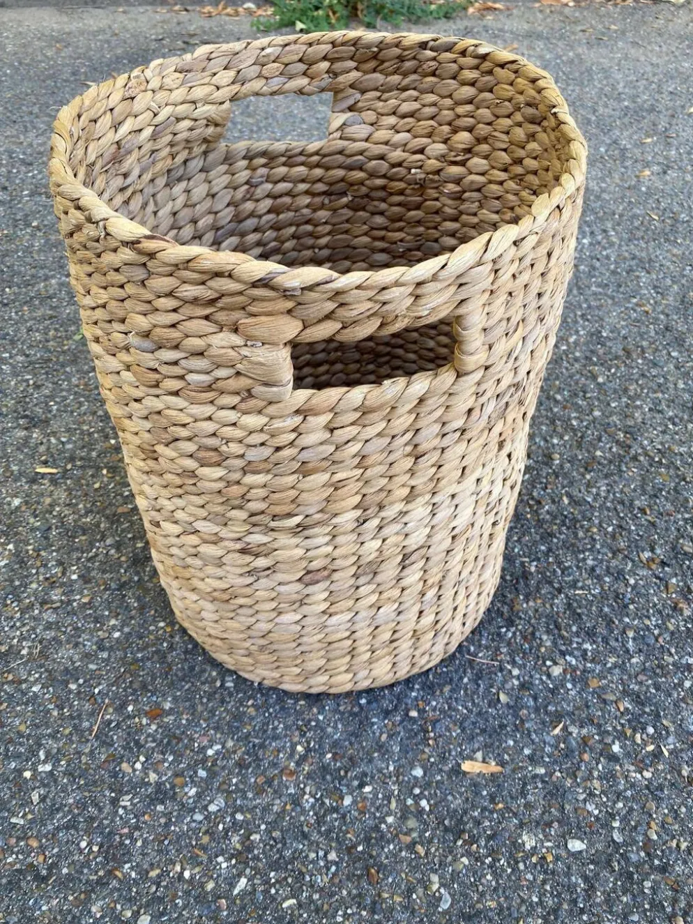 Grand panier à linge / coffre de rangement en jacinthe d'eau tressée couver