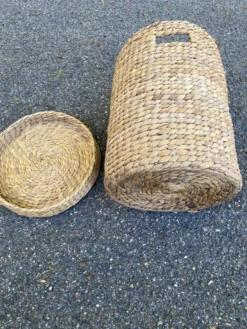 Grand panier à linge / coffre de rangement en jacinthe d'eau tressée couver