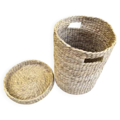 Grand panier à linge / coffre de rangement en jacinthe d'eau tressée couver