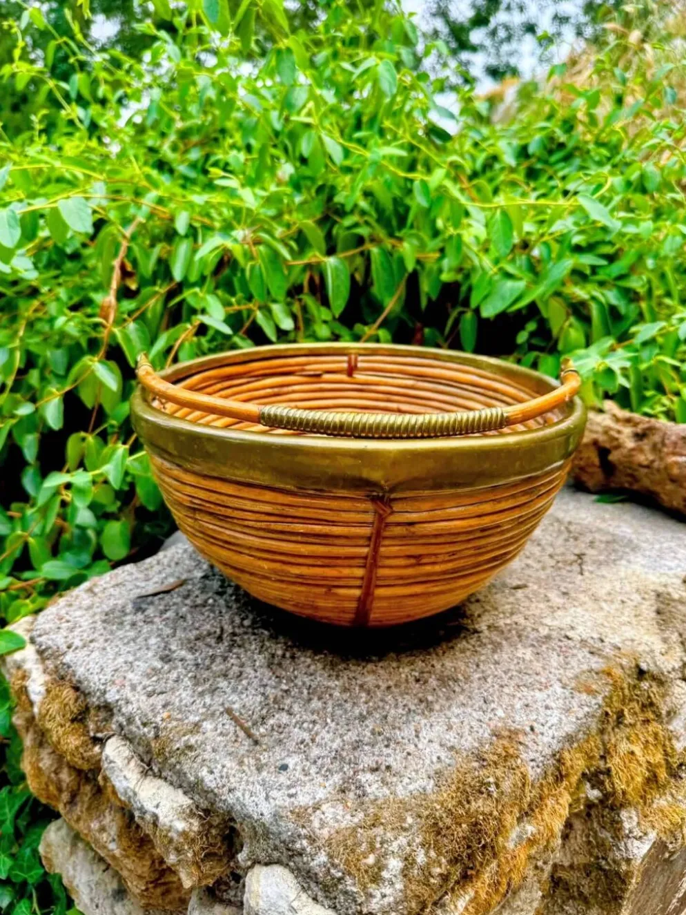 Grand panier rotin laiton Gabriella Crespi années 60