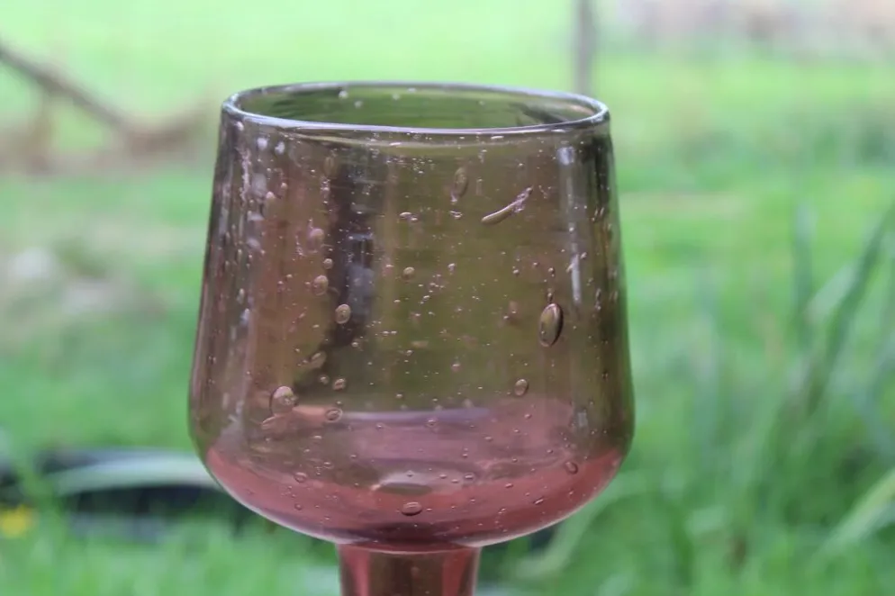 Grand photophore sur pied en verre bullé améthyste – H27 cm