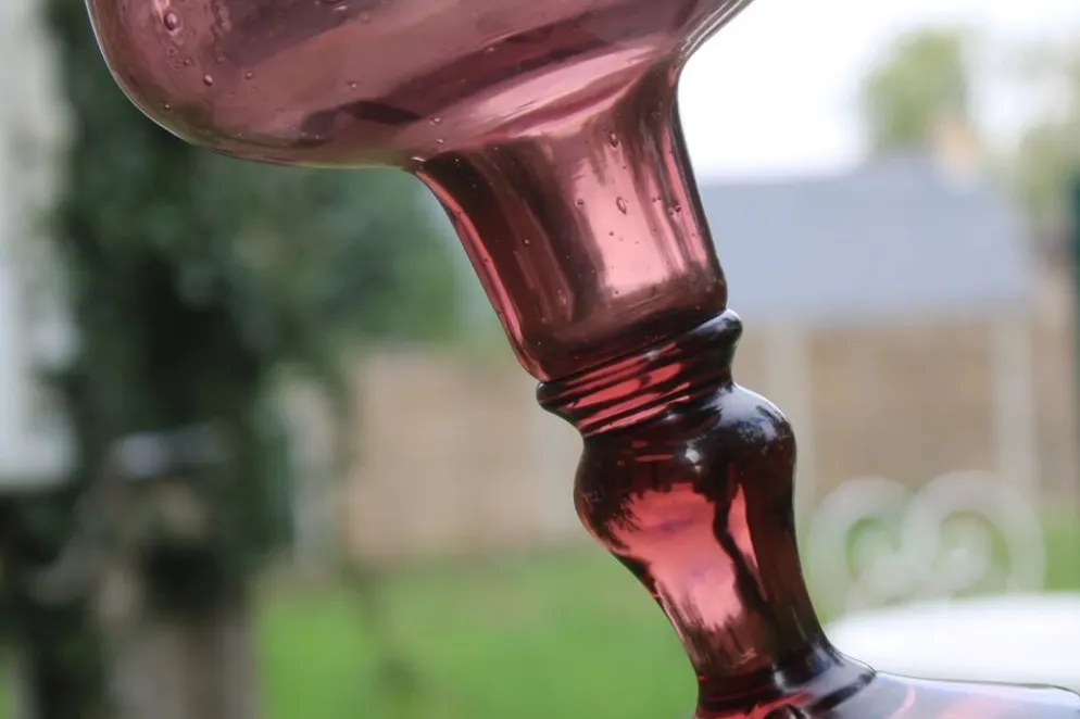 Grand photophore sur pied en verre bullé améthyste – H27 cm
