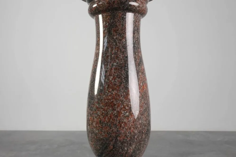 Grand piédestal en granit du milieu du siècle, Italie années 1960