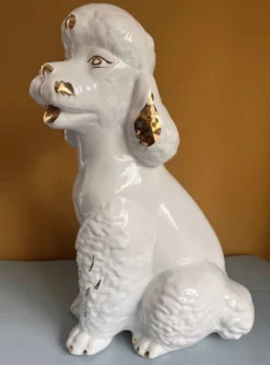 Grand poodle en céramique blanc et or des années 1980