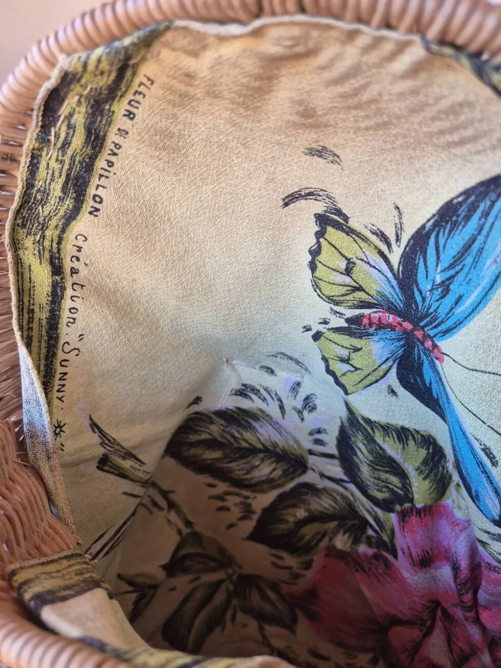 Grand porte-revues grenouille en rotin vintage 1970 — Tissu d'origine