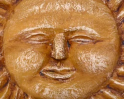 Grand soleil mural jaune orangé en papier mâché , Mexique années 80