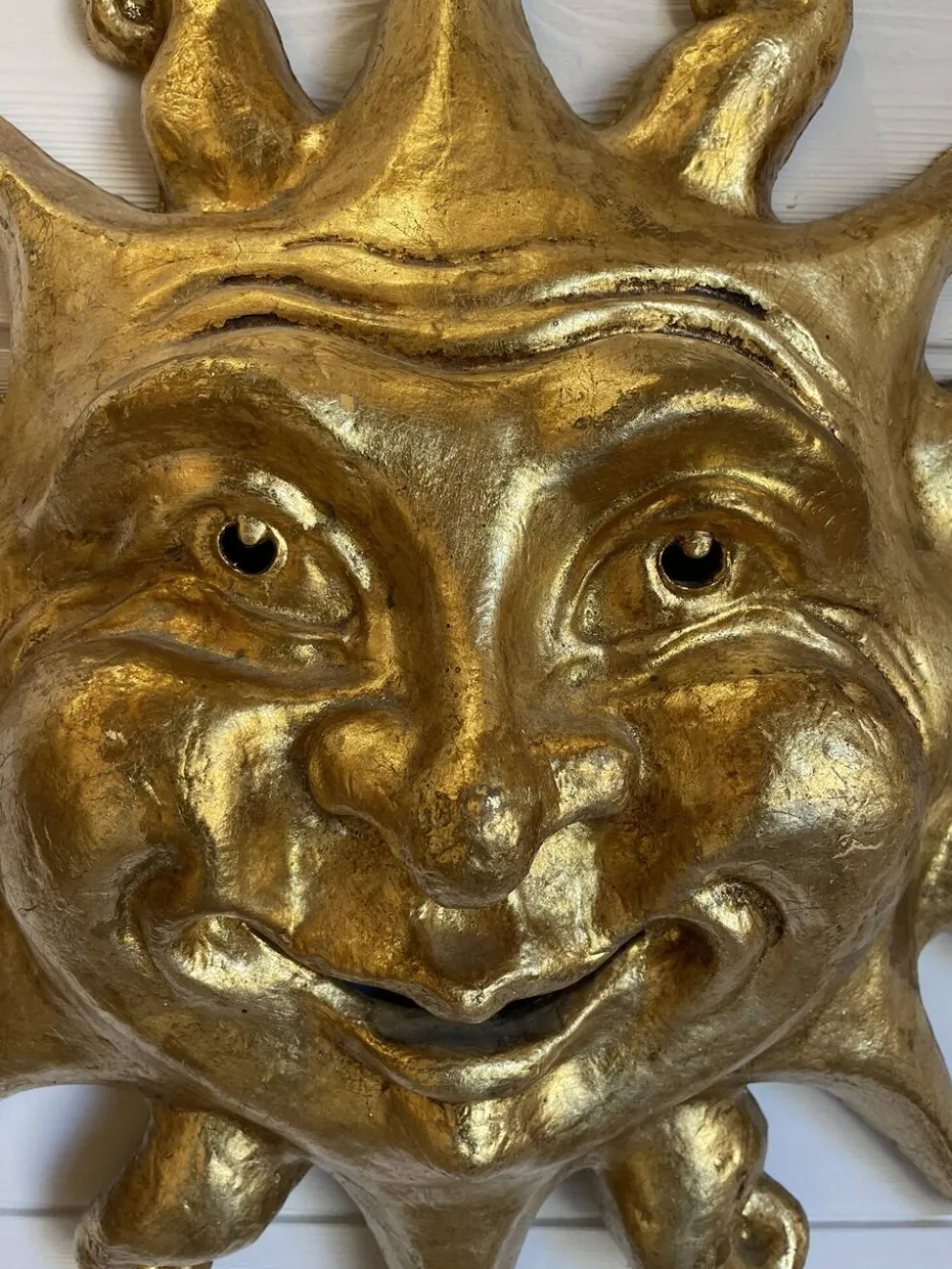 Grand soleil mural sculpté et doré - Artisanat d'art / La Venexiana Venise