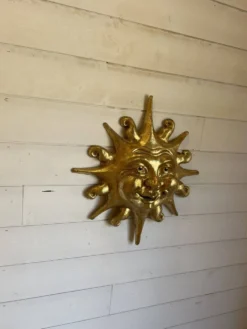 Grand soleil mural sculpté et doré - Artisanat d'art / La Venexiana Venise
