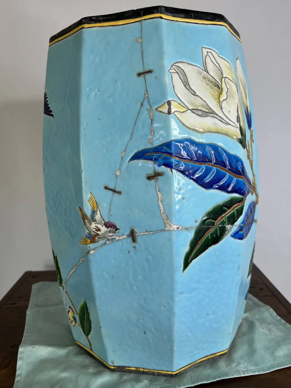 Grand tabouret de jardin japonisant en céramique émaillée turquoise