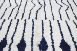 Grand tapis Beni Ouarain 310×210 cm – Ivoire & violet foncé, GO-937