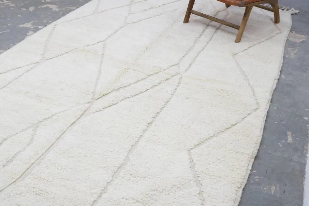 Grand tapis Beni Ouarain 360×200 cm – Tapis marocain ivoire extra long avec design de lignes organiques douces, GO-960