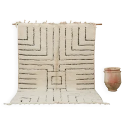 Grand tapis Beni Ouarain 300×210 – Tapis en laine ivoire fait main avec motif géométrique structuré, GO-945