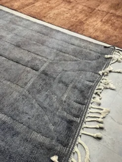Grand tapis berbere beniouarain tissé main gris-bleu, 100% laine 280 x 220