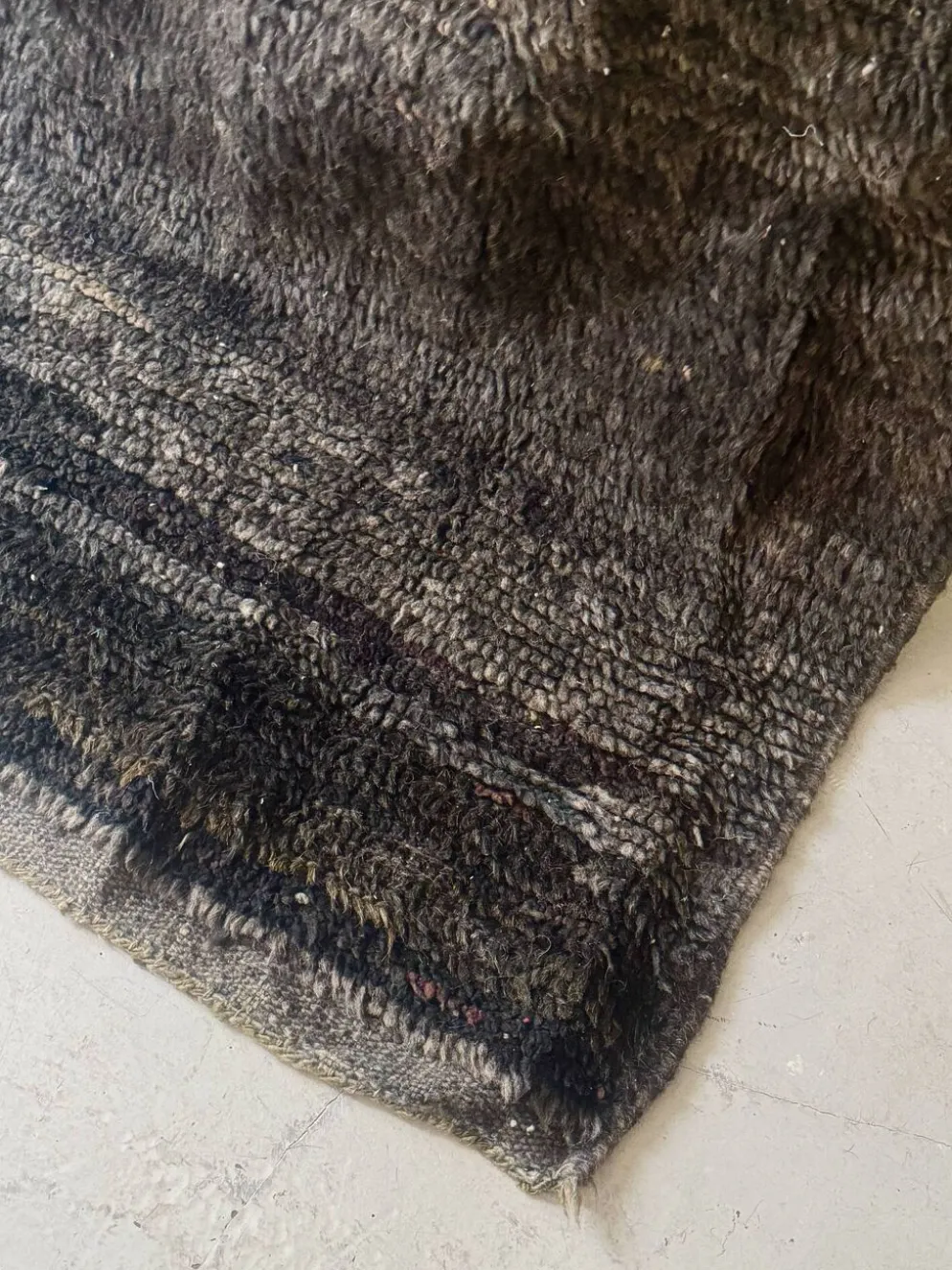 Grand tapis de couloir vintage tissé main gris anthracite / bleu 100% laine