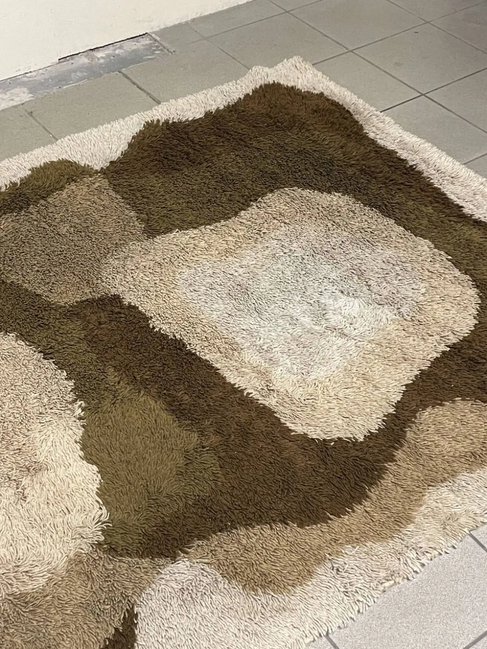 Grand tapis en laine à poils longs, produit par Desso, années 1970.