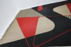 Grand tapis / moquette en laine kilim abstrait géométrique des années 1960.