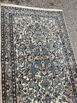 Grand tapis persan