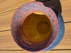 Grand vase boule en céramique bleu & rose Accolay (Années 50/60) 23 cm
