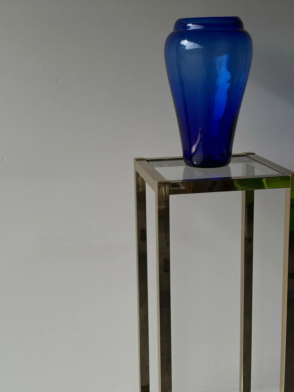 Grand vase en verre bleu cobalt
