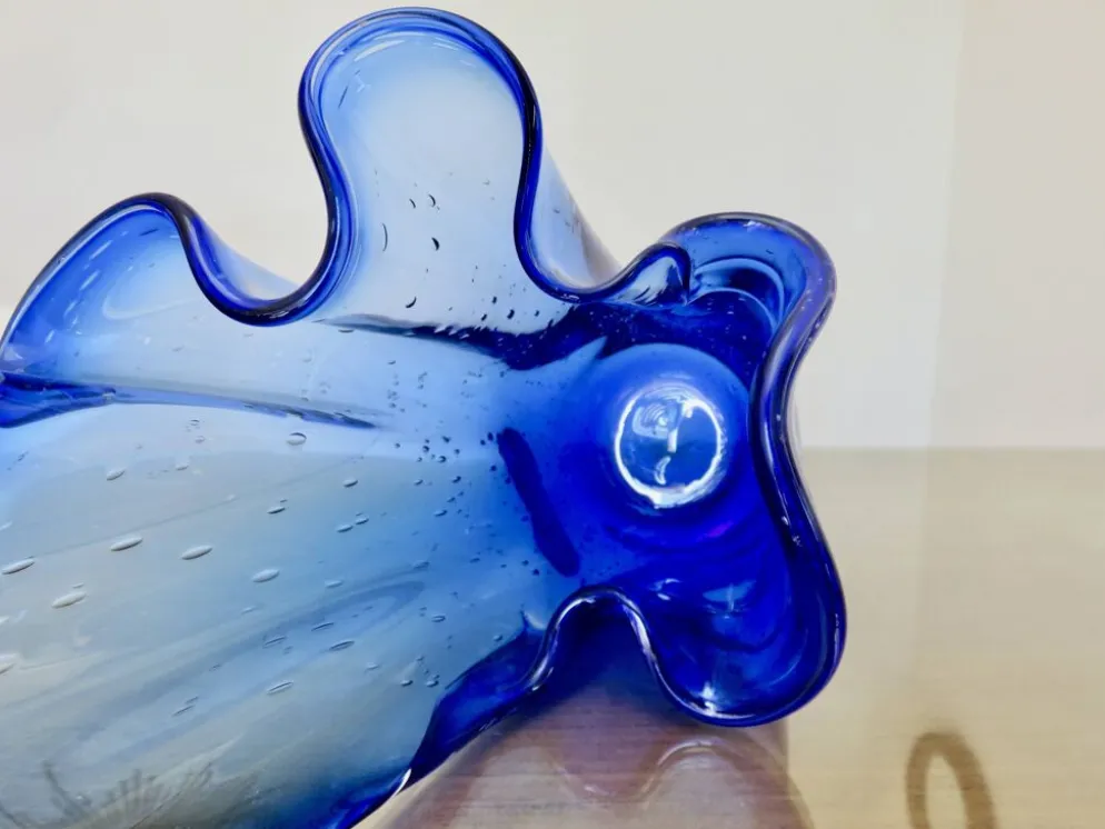 Grand vase "mouchoir" en verre soufflé bleu cobalt, années 60