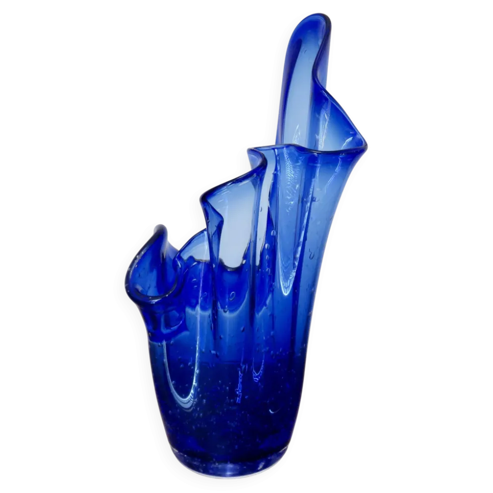 Grand vase "mouchoir" en verre soufflé bleu cobalt, années 60