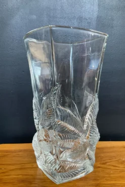 Grand vase vintage en verre moulé pressé