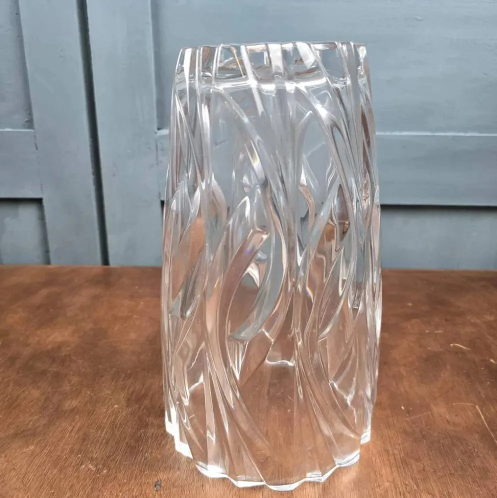 Grand vase vintage en verre moulé transparent