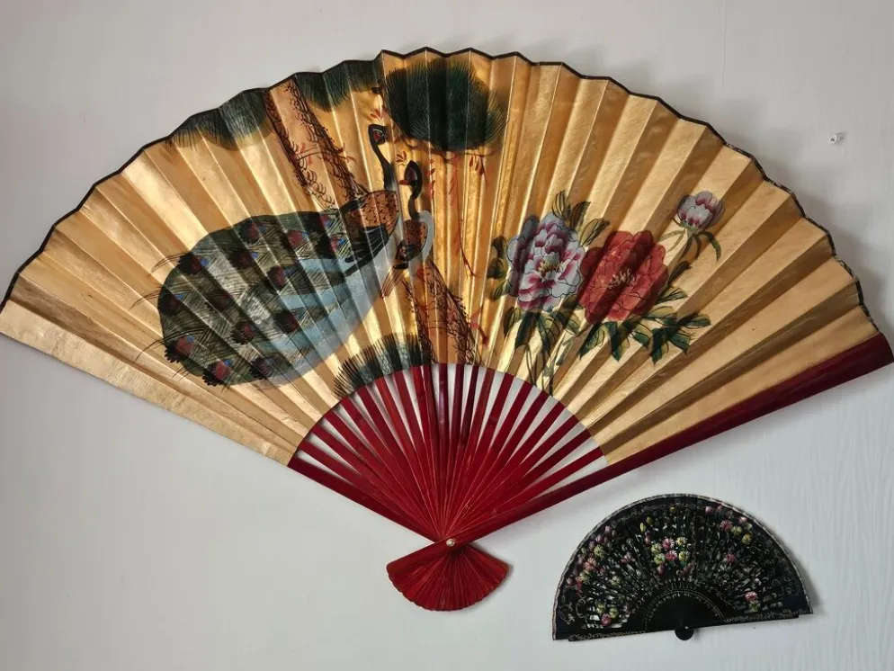 Grand éventail japonais peint à la main vintage