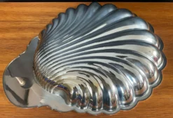 Grand vide poche vintage coquillage en métal argenté
