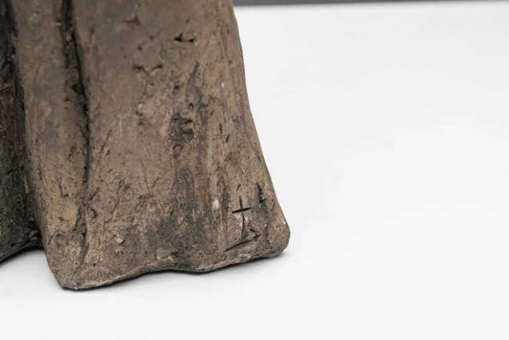 Groupe sculptural abstrait de six figures féminines
