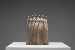 Groupe sculptural abstrait de six figures féminines
