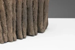 Groupe sculptural abstrait de six figures féminines