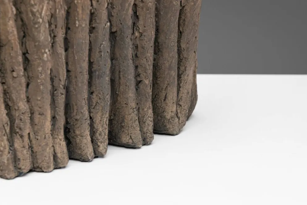 Groupe sculptural abstrait de six figures féminines