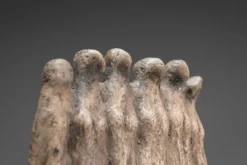 Groupe sculptural abstrait de six figures féminines