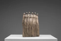 Groupe sculptural abstrait de six figures féminines